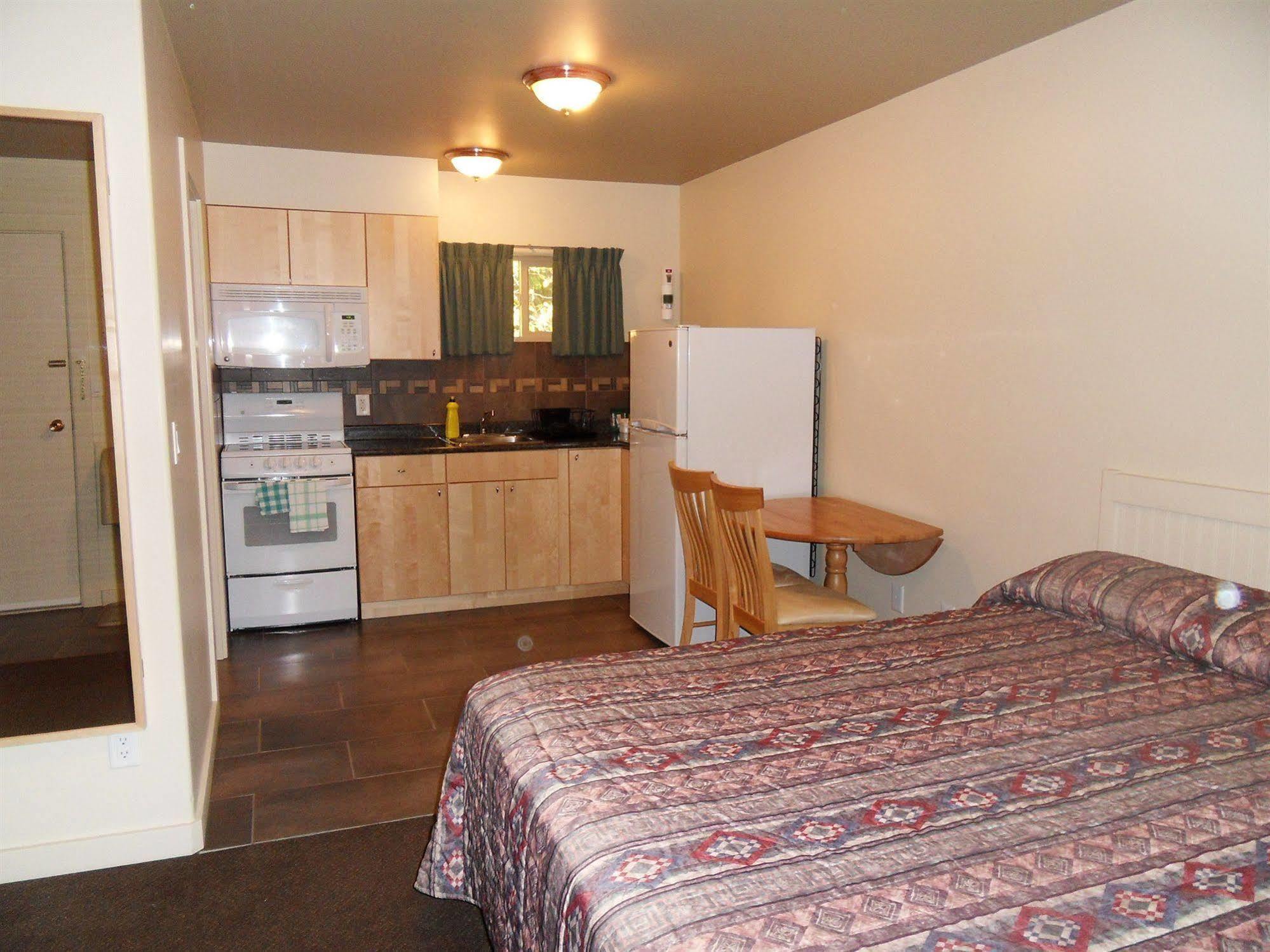 The Hitching Post Motel Pemberton Exterior foto